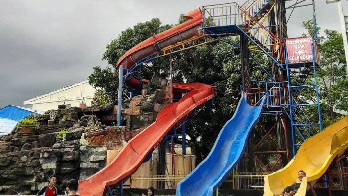 OBYEK WISATA KLATEN: Wahana air di Wterpark Galuh Tirtonirmolo