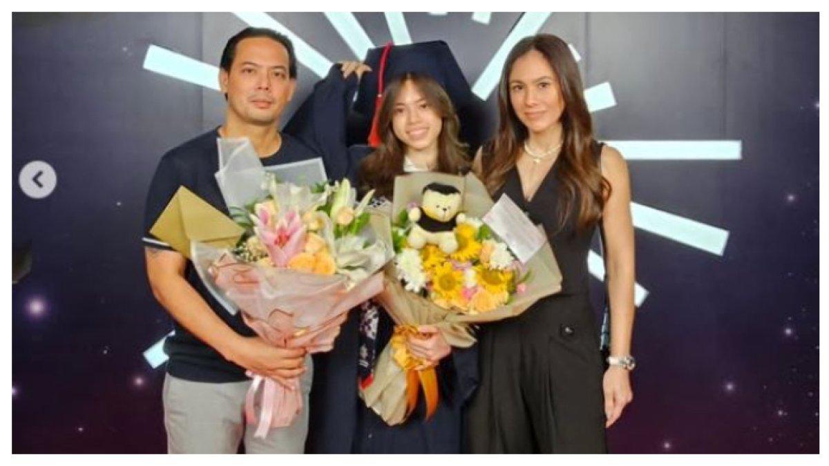 PERCERAIAN ARTIS - Wulan Guritno tetap kompak dengan sang mantan suami, Adilla Dimitri, saat hadiri momen kelulusan sang anak, London Abigail Dimitri.