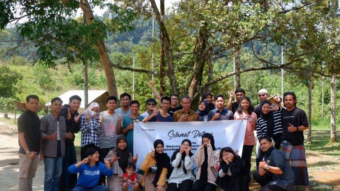 Foto bersama peserta 'workshop Advokasi Keberagaman Beragama dan Berkepercayaan untuk Orang Muda di Kota Padang' yang digelar Pelita Padang, di Tiger Camp, Lubuk Minturun, Koto Tangah, Kota Padang, Sumatera Barat, Jumat (4/8/2023).