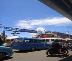   
PASAR AUR KUNING: Suasana ramai terlihat di kawasan Pasar Aur Kuning, Bukittinggi, pada Sabtu (1/2/2025) pagi.  Foto ini diambil dalam rangka peliputan seputar geliat ekonomi dan aktivitas jual beli di Pasar Aur Kuning yang kerap dijuluki sebagai “Tanah Abang ala Minang”