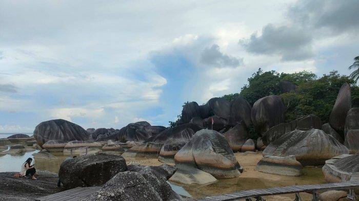 Satu di antara destinasi wisata tersebut adalah Alif Stone Park. Obyek wisata yang satu ini terbilang unik. Sesuai dengan namanya 'Alif Stone Park', di sana terdapat bongkahan batu granit raksasa yang menyerupai huruf alif dalam huruf Hijaiyah.
