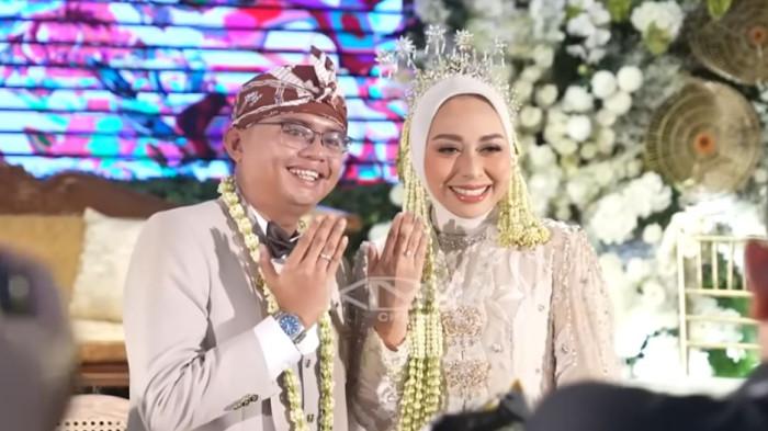PERNIKAHAN ANAK DEDI MULYADI - Putra Gubernur Jabar Dedi Mulyadi, Maula Akbar resmi menikah dengan Wakil Bupati Jabar Putri Karlina, Rabu (16/7/2025).