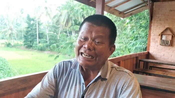 Asmar Yunus saat diwawancarai di Padang Pariaman, Senin (14/10/2024).