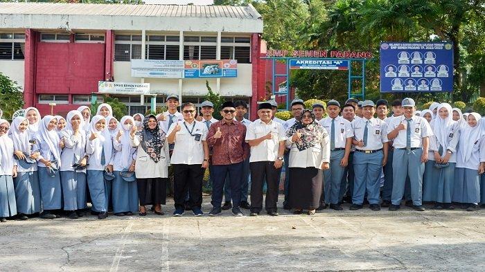 Sekitar 350 peserta antusias mengikuti kegiatan Peradi Goes to School (PGtS) seri ke 25 di SMA Semen Padang,  bertempat di aula sekolah, berjalan sukses dan interaktif, Senin (25/92023) mulai sekitar pukul 10.00 WIB.