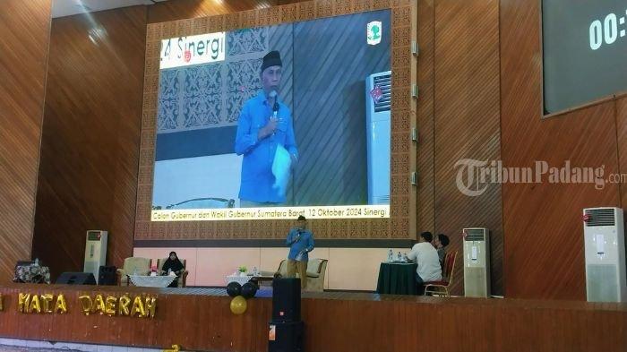 Badan Eksekutif Mahasiswa (BEM) Keluarga Mahasiswa (KM) Universitas Andalas (Unand) menggelar bedah visi misi calon gubernur dan calon wakil gubernur Sumbar, Sabtu (12/10/2024).