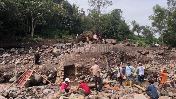 Banjir bandang yang menerjang Nagari Sungai Jambu, Kecamatan Pariangan, Tanah Datar, Rabu (15/5/2024).