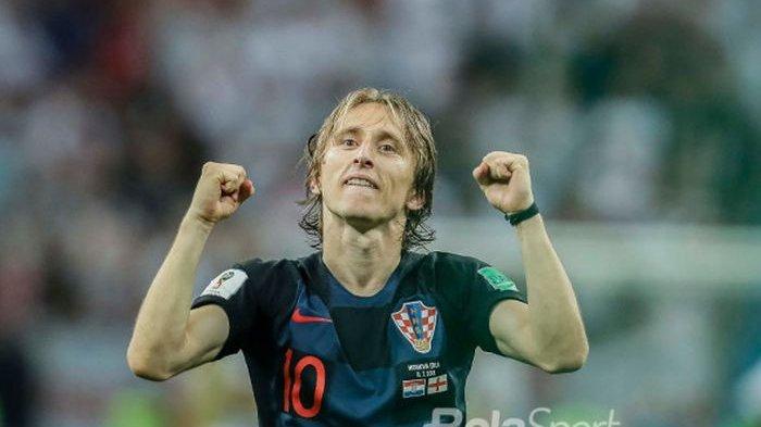 WUJUDKAN TIM IMPIAN - AC Milan kembali membangun skuad scudetto dengan memproyeksinya kepada Luka Modric guna mewujudkan tim impian (the dream team), termasuk 6-8 pemain tambahan. Luka Modric disiapkan menjadi pemimpin baru di skuad AC Milan musim 2025-2026.