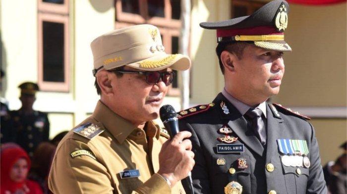 HUT BHAYANGKARA- Bupati Padang Pariaman, John Kenedy Azis (JKA) (kiri) bersama dengan Kapolres Padang Pariaman, AKBP Ahmad Faisol Amir (kanan). Kapolres Padang Pariaman AKBP Ahmad Faisol Amir mendapat penghargaan akibat kinerja dalam setahun terakhir terkait pengungkapan kasus dan keamanan ketertiban masyarakat dari Bupati Padang Pariaman saat HUT ke 79 Bhayangkara, Selasa (1/7/2025).