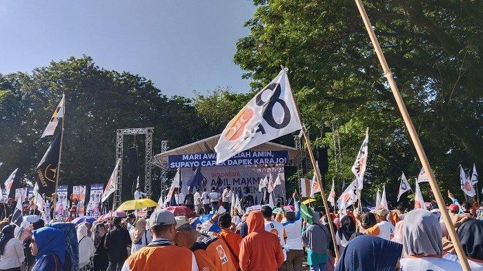 Suasana kampanye akbar Anies Baswedan di Parkiran Gor Haji Agus Salim Kota Padang, Rabu (25/1/2024).
