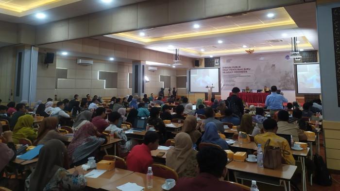 DISKUSI PUBLIK : Suasana saat Diskusi Publik tentang penulisan buku sejarah Indonesia di UNP, Kamis (31/7/2025). Diskusi tersebut dilaksanakan Kementerian Kebudayaan untuk mendengarkan pendapat dan masukan terkait penulisan buku sejarah Indonesia.