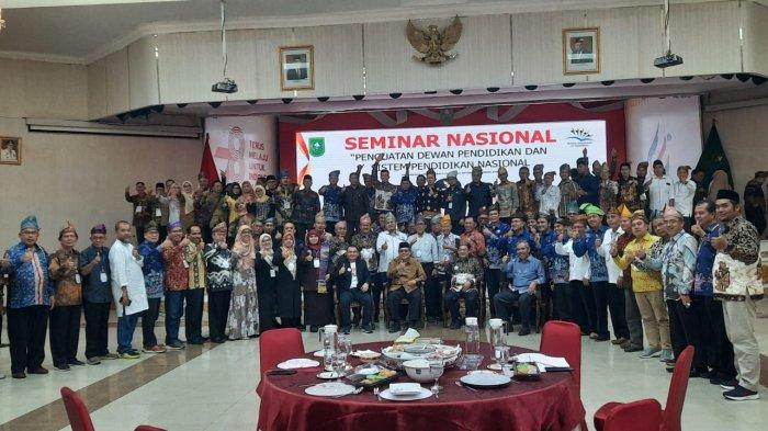 Rangkaian kegiatan rapat kerja nasional dilanjutkan dengan foto bersama peserta dari seluruh Indonesia yg menghasilkan beberapa rekomendasi untuk diteruskan ke pemerintah pusat untuk ditindaklanjuti. (Foto: Ist/Dok.DP Sumsel)