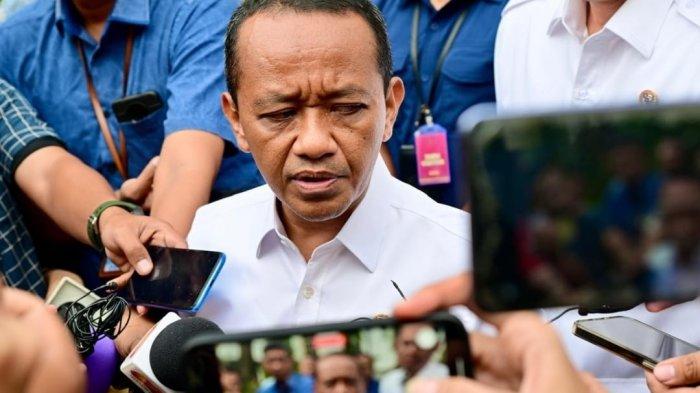BAHLIL JUMPA PERS - Menteri ESDM, Bahlil Lahadalia memberikan keterangan pers berupa door stop seusai menerima arahan Presiden Prabowo di Istana Negara, Jakarta pada Selasa (4/2/2025)