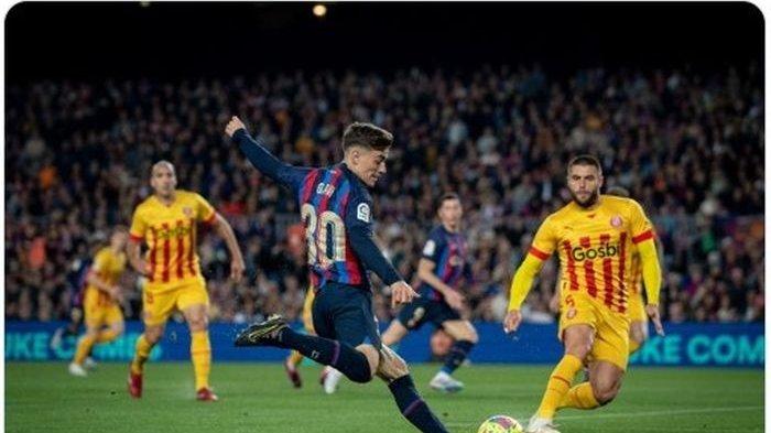 Pemain Barcelona, Gavi (30), beraksi dalam laga melawan Girona dalam laga pekan ke-28 Liga Spanyol 2022-2023, Selasa (11/4/2023)