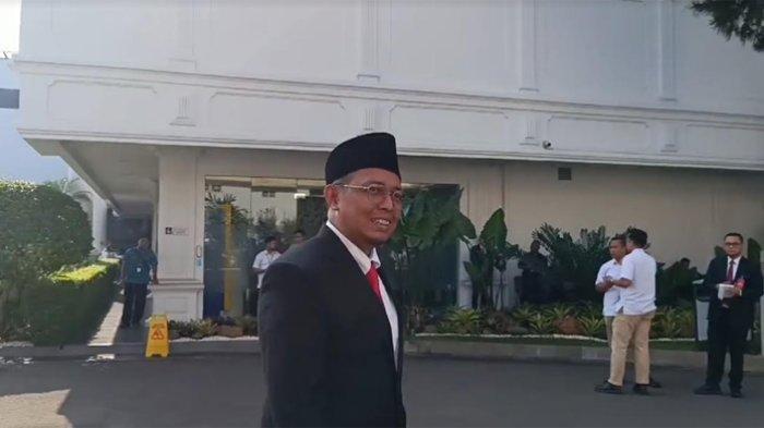 Hasan Nasbi tiba di Istana dilantik sebagai Kepala Kantor Komunikasi Kepresidenan, Senin (19/8/2024).