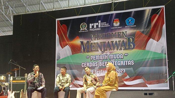 sosialisasi strategis seperti dialog ruang publik untuk mengikis budaya apatis, Selasa (19/9/2023).