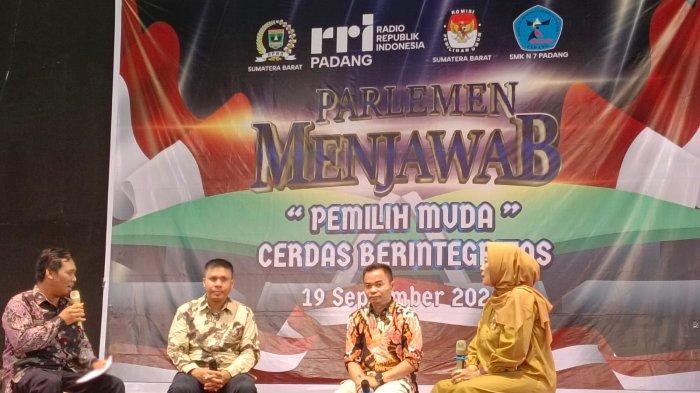 sosialisasi strategis seperti dialog ruang publik untuk mengikis budaya apatis, Selasa  (19/9/2023).