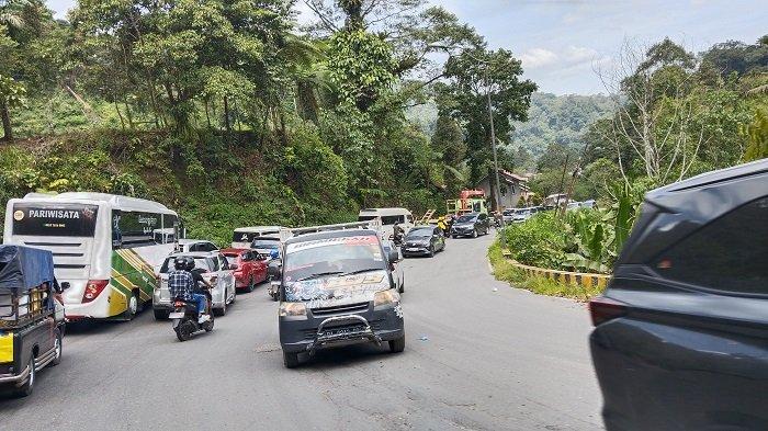 Jalan Lembah Anai yang menghubungkan Kota Padang-Bukittinggi kembali bisa dilalui, Minggu (21/7/2024).