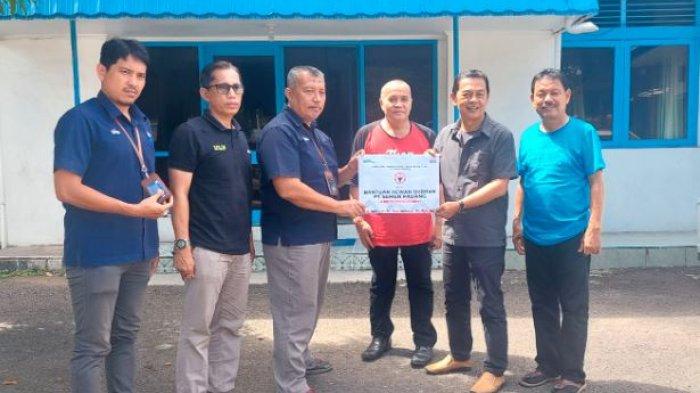 SERAHKAN SECARA SIMBOLIS - Penyerahan sapi kurban PT Semen Padan melalui Staf Tanggung Jawab Sosial dan Lingkungan (TJSL) Unit CSR Nurwan, yang diterima oleh Ketua PWI Widya Navies pada Rabu (4/6/2025) di Kantor Sekretariat PWI Sumbar Jalan Bagindo Azis Chan Kota Padang, Provinsi Sumbar, Turut mendampingi Ketua PWI Sumbar turut didampingi oleh Sekretarisnya, Firdaus Abie, Ketua Seksi Wartawan Olahraga (SIWO) Syaiful Husein, serta sejumlah pengurus lainnya.