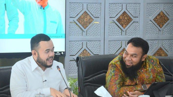 JALIN MITRA STRATEGIS - Pemko Padang menjalin kemitraan strategis bersama Universitas Putra Indonesia Yayasan Perguruan Tinggi Komputer (UPI YPTK) Padang. 

Kolaborasi ini difokuskan pada pengembangan digitalisasi di berbagai sektor pelayanan publik Kota Padang. Kesepakatan tersebut mengemuka dalam rapat pembahasan teknis kerja sama yang dipimpin langsung Wali Kota Padang, Fadly Amran, di Kediaman Resmi Wali Kota Padang, Selasa (1/7/2025). 