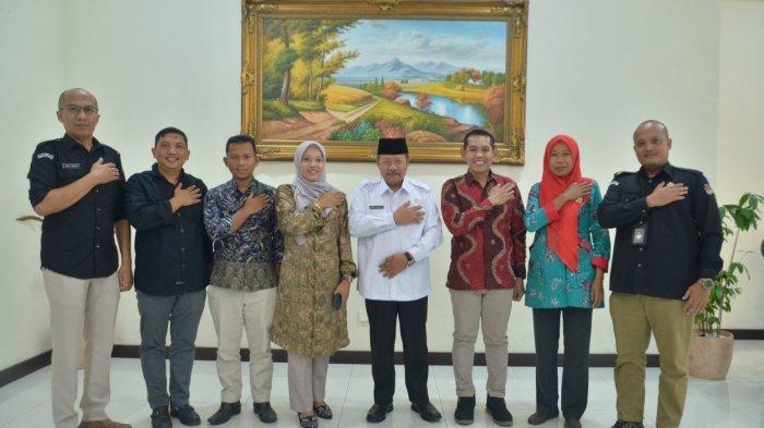 Bupati Agam Dr H Andri Warman, MM terima Audiensi Komisi Pemilihan Umum (KPU) Kabupaten Agam di Rumah Dinas Bupati Agam, Lubuk Basung, Rabu (2/8/2023).