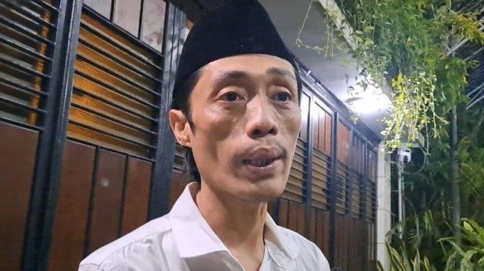 IJAZAH JOKOWI - Kader Partai Solidaritas Indonesia (PSI) sekaligus pengunggah Ijazah Jokowi, Dian Sandi Utama usai bertemu dengan Presiden ke-7 Joko Widodo (Jokowi), pada Kamis (22/5/2025).