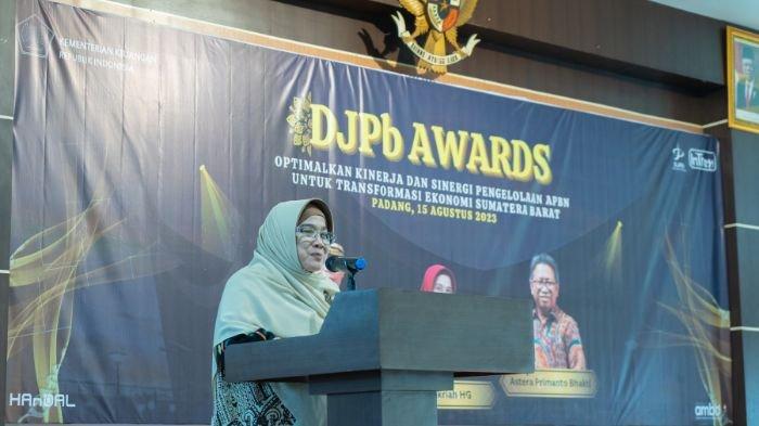 Dalam rangka meningkatkan sinergi, koordinasi, dan konsolidasi dalam upaya peningkatan kualitas dan kemanfaatan pengelolaan APBN guna mendorong akselerasi proses transformasi ekonomi dan fiskal di Sumatera Barat, Kanwil Ditjen Perbendaharaan (DJPb) Provinsi Sumatera Barat menyelenggarakan kegiatan Rapat Koordinasi Daerah (Rakorda) Pelaksanaan Anggaran Tahun 2023.