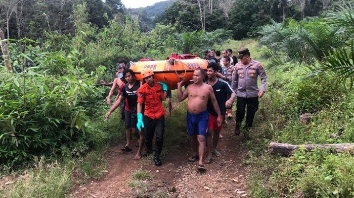 Proses pencarian lima bocah SD yang tenggelam di Sungai Batang Asam, Nagari Sungai Limau, Kecamatan Asam Jujuhan, Dharmasraya, Rabu (29/5/2024).