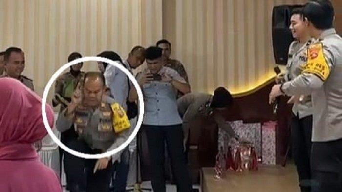 Potongan video viral AKP Dadang saat berjoget dalam sebuah acara beberapa waktu lalu di Solok Selatan. Kejadian tragis ini mengejutkan banyak pihak, mengingat Dadang dikenal sebagai sosok penghibur di lingkungan Polres Solok Selatan.