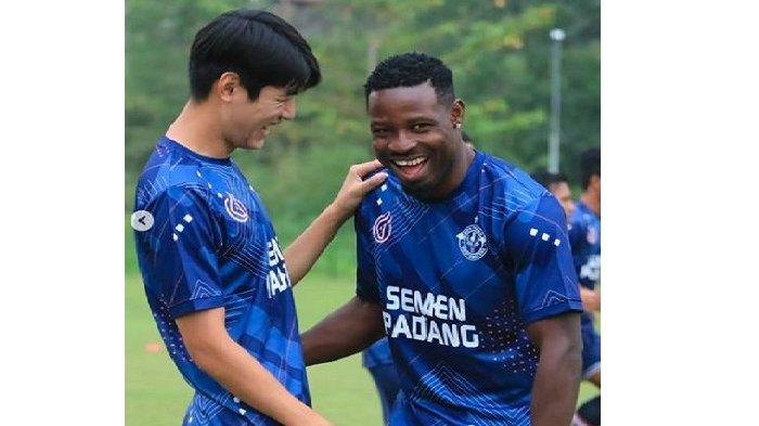 Kenneth Ikechukwu Ngwoke striker asal Nigeria mulai bergabung latihan bersama Semen Padang FC, Rabu (30/8/2023).