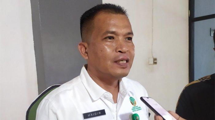 SURVEY HARIMAU SUMATERA- Kepala BBTNKS, Haidir saat diwawancarai setelah acara kick off monitoring harimau sumatera 2025, Selasa (1/7/2025). BBTNKS akan bentuk blok monitoring di Sumbar untuk memantau harimau sumatera.