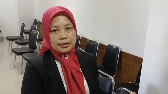 PENOLAKAN PASIEN RS- Kepala Dinas Kesehatan (Dinkes) Kota Padang, Sri Kurnia Yati saat diwawancarai, Senin (2/6/2025). Sri Kurnia Yati, menegaskan akan melakukan perbaikan sistem pelayanan di seluruh rumah sakit di Kota Padang.