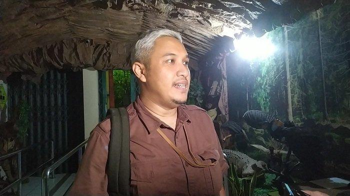 Kepala Seksi Konservasi Wilayah III Sijunjung dari Balai Konservasi Sumber Daya Alam (BKSDA) Sumatera Barat, Mecky Aditya Eka Putra saat diwawancarai, Kamis (14/11/2024).