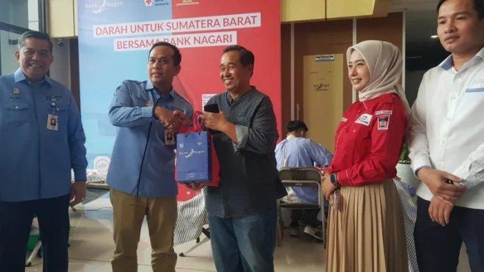 BANK NAGARI GELAR DONOR DARAH - Bank Nagari menggelar kegiatan donor darah secara serentak di enam kantor cabang di Sumatera Barat (Sumbar) pada Rabu (9/7/2025) kemarin. Kegiatan bertema 