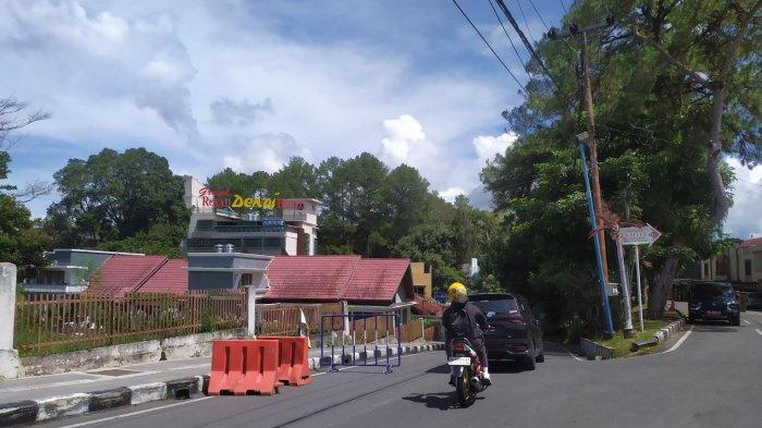 Kondisi Jalan Yos Sudarso (Pendakian Benteng) jelang Debat Perdana Pilkada 2024 Bukittinggi, Sabtu (9/11/2024).