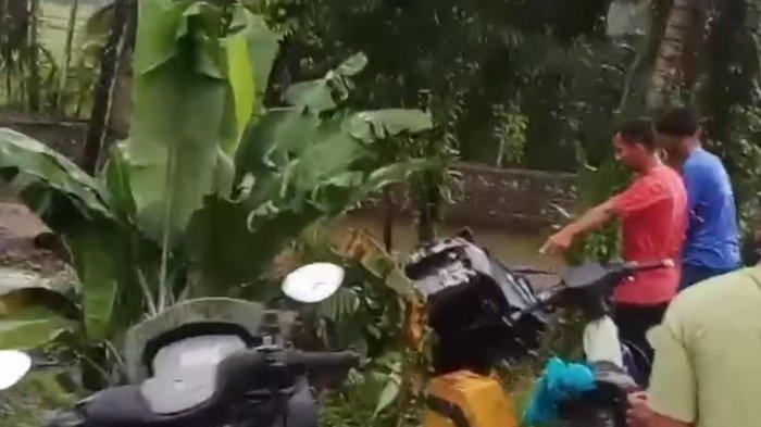 KECELAKAAN DI PADANG PARIAMAN - Kondisi Tranex Sarah yang terjatuh di jembatan Kiambang, Padang Pariaman, Sumatera Barat, Senin (17/3/2025).