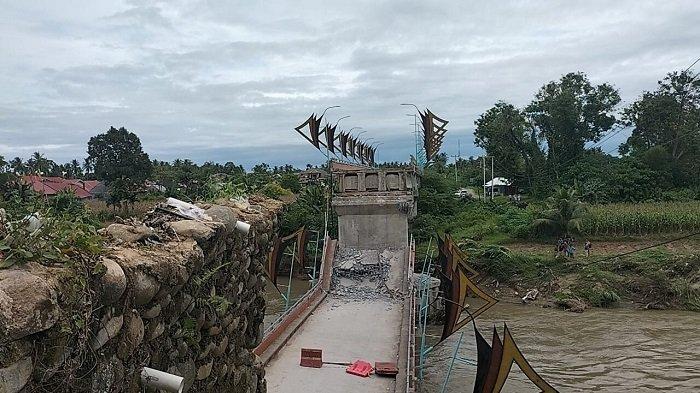 Emak-Emak Keluhkan Ambruknya Jembatan Lubuk Alung-Sikabu, Ongkos Ojek ...