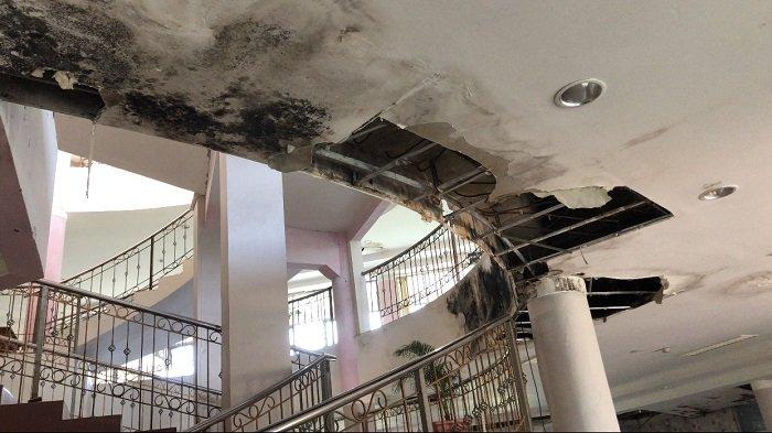Kondisi bagian dalam salah satu sisi ruangan gedung DPRD Pasaman Barat, Selasa (13/8/2024).