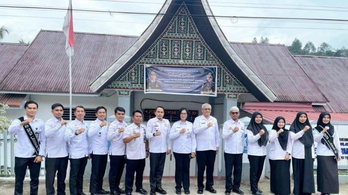 AGENDA KUNJUNGAN KERJA - Kepala Kantor Wilayah Direktorat Jenderal Pemasyarakatan Sumatera Barat, Marselina Budiningsih saat kunjungan ke Lapas Suliki, Kamis (20/3/2025). Marselina memberikan penguatan dan arahan ke seluruh pegawai lapas. (Dok Lapas Suliki).