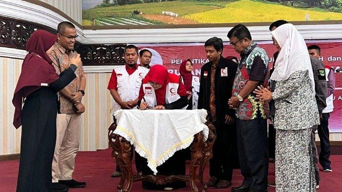 Pelantikan dan Pengukuhan
Pengurus Bulan Sabit Merah Indonesia Wilayah Propinsi Sumatera Barat
dan Cabang Kab/Kota Se Sumatera Barat
Aula Kantor Gubernur Sumbar, Jl Jenderal Sudirman, Minggu (15/10/2023).