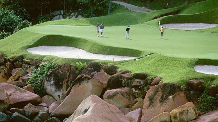 LAPANGAN GOLF - Suasana Lapangan Golf Ria Bintan.