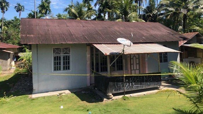 PEMBUNUHAN BERANTAI - Rumah tersangka di Korong Lakuak, Nagari Sungai Buluh, Kecamatan Batang Anai, Kabupaten Padang Pariaman, Sumatera Barat, Senin (23/6/2025). Lima hari pasca terbongkarnya kasus pembunuhan berantai yang dilakukan oleh tersangka Satria Juanda (25) alias Wanda, warga sekitar rumah pelaku masih diliputi rasa trauma dan ketakutan.