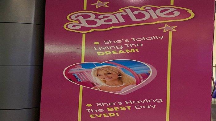 Film Barbie yang memecah panggung lewat musim panas kemarin telah memperlihatkan  lautan merah jambu di seluruh pawagam bermula dari hari tayangan 19 Juli hingga saat ini.
