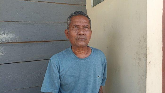 PERAMPOKAN DI AGAM- Korban perampokan bernama Marwis, saat ditemui TribunPadang.com di kediamannya Jorong Galudua, Nagari Koto Tuo, Kecamatan IV Koto, Kabupaten Agam, Sumatera Barat, Senin (23/6/2025). Terduga pelaku perampokan bersajam ternyata masih memiliki hubungan keluarga dengan korban.