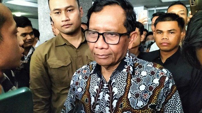 Mahfud MD saat diwawancarai di Universitas Andalas Kota Padang Provinsi Sumatera Barat (Sumbar) usai dirinya memberikan kuliah umum, Kamis (16/11/2023).