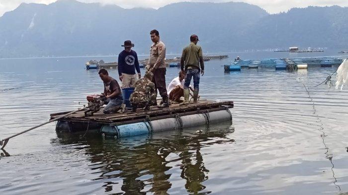 Proses pencarian seorang pria yang dilaporkan tenggelam di Danau Maninjau, Jorong Lubuak Kandang, Nagari Bayur, Kecamatan Tanjung Raya, Kabupaten Agam, Provinsi Sumatera Barat (Sumbar), Minggu (24/9/2023)