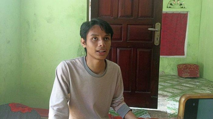 PELAJAR BERPRESTASI - Devit Febriansyah, pelajar dari SMAN 1 Bukittingi yang lulus ITB jalur SNBP tahun 2025 dan langsung dijemput oleh rektor ke rumahnya, Sabtu, (7/6/2025) lalu. Sosok Devit terkenal akan kemampuannya dalam ilmu pengetahuan dan mencari tahu hal-hal baru di mata orang tua dan gurunya.