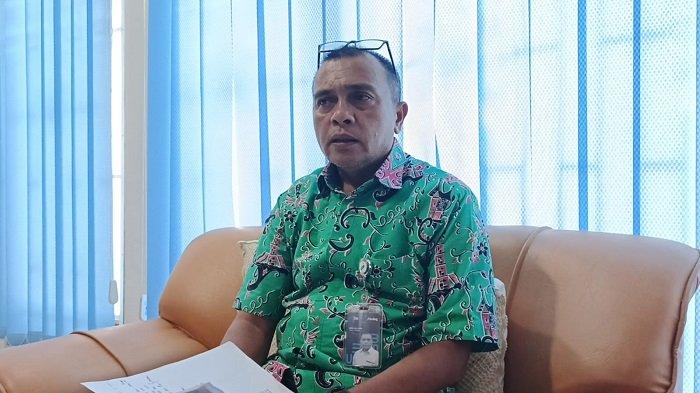 PROGRAM SWASEMBADA PANGAN : Pimpinan Perum Bulog Cabang Bukittinggi, Romi Victa Rose saat diwawancarai, Kamis (27/3/2025). Bulog Cabang Bukittinggi sudah serap ratusan beras dan gabah masyarakat sepanjang periode Januari hingga April 2025.