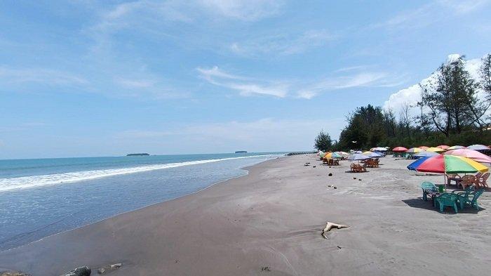 Pantai Kata Kota Pariaman, Minggu (23/4/2023).