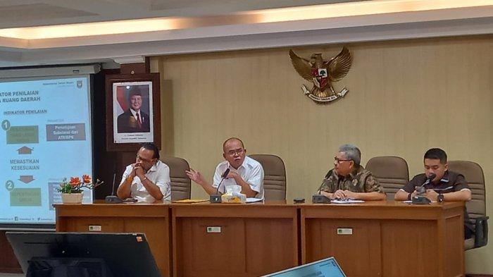 Pembahasan Ranperda RTRW Sumbar di Kantor Kemendagri, Jakarta. Pansus DPRD dan Kemendagri matangkan finalisasi sebelum pengesahan pada 17 Maret 2025.
