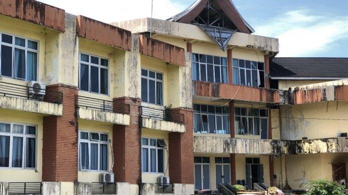 Penampakan bagian luar gedung DPRD Pasaman Barat, Selasa (13/8/2024).